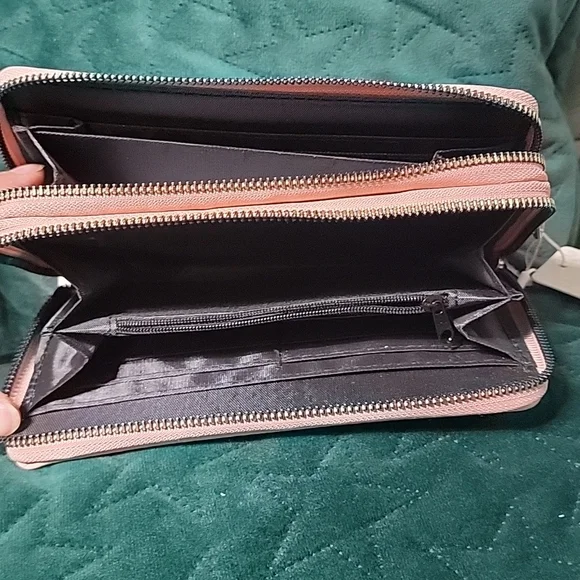 Mudd Mudd...purse👛 very elegant hands with double cream color zipper... - Picture 5 of 12